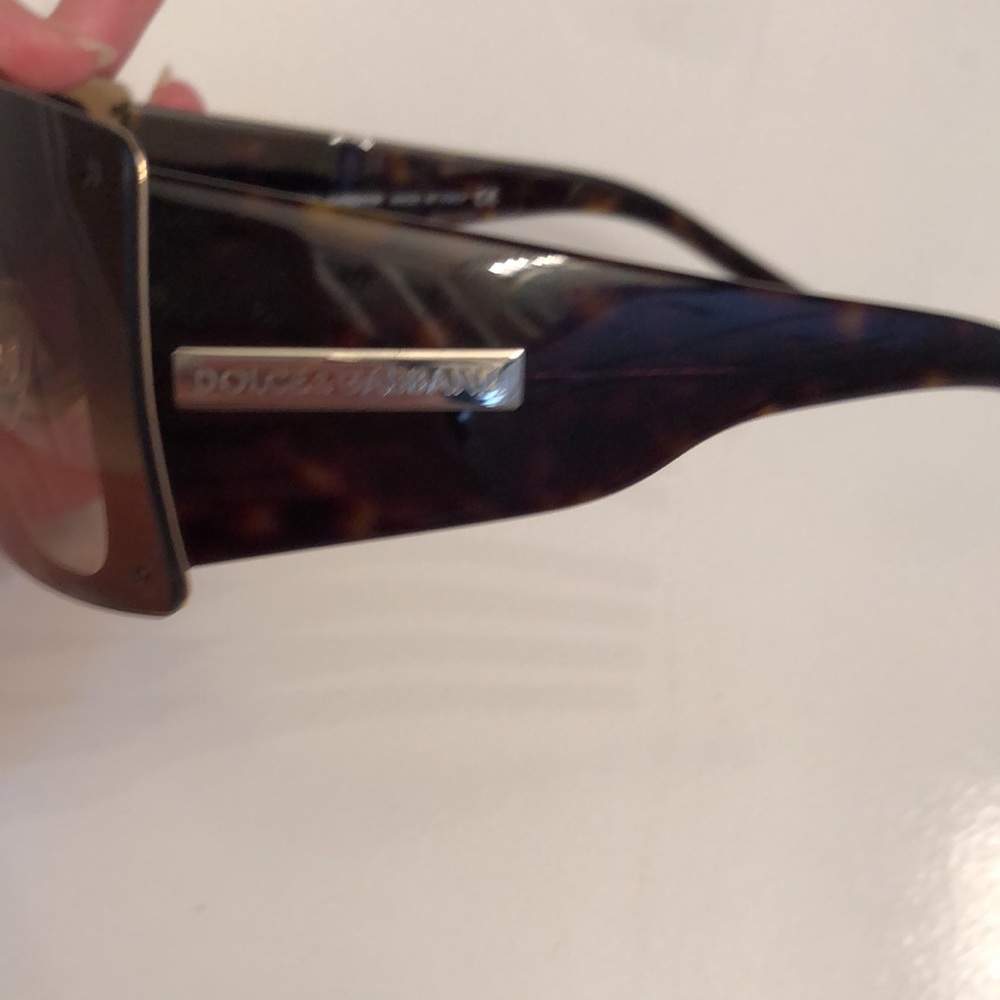 Dolce & Gabbana Shield-Style Tortoiseshell Brown Sunglasses w/ Case, Style #2030 - Picture 4 of 14